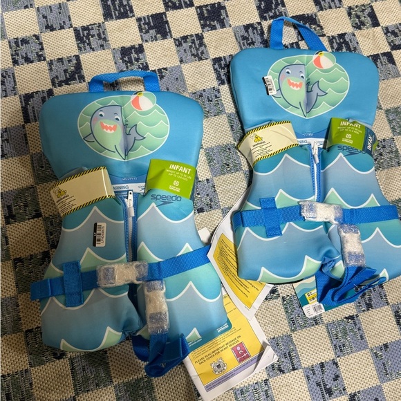 2 New infant Speedo life jackets up to 30lbs - Picture 5 of 5